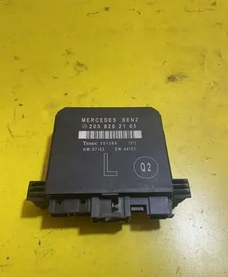 Mercedes-Benz C W203 Door control unit/module 2038202185