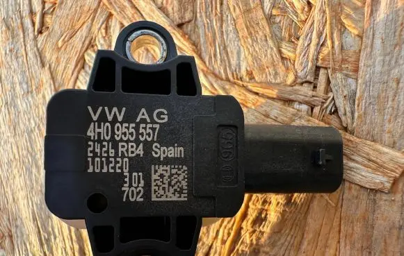Audi A8 S8 D4 4H Airbag deployment crash/impact sensor 4H0955557