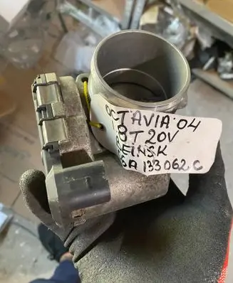 Audi A3 S3 8L Throttle valve 06A133062C 0280750036