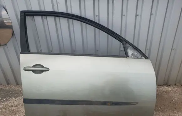 Nissan Primera Front door