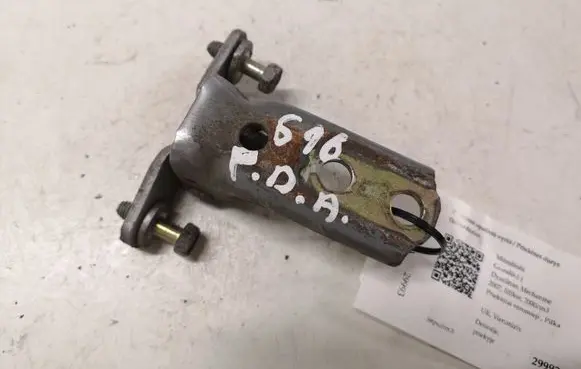 Mitsubishi Grandis Front door lower hinge 