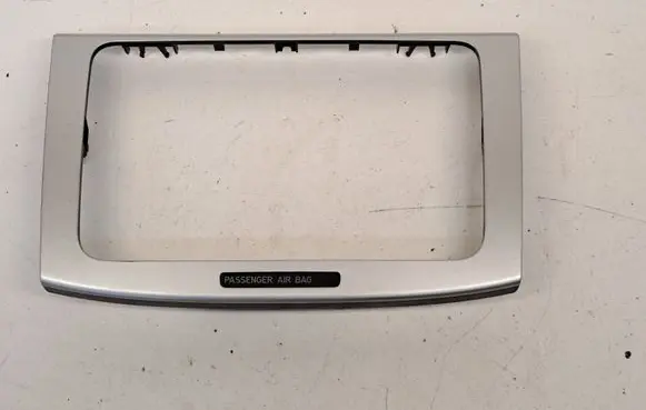 Volkswagen PASSAT B6 Radio/GPS head unit trim 3C0858069AE 318410100