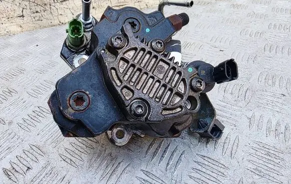 Toyota Auris E180 Fuel injection high pressure pump 221000W020 0445010392 0928400606