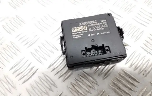 Volkswagen PASSAT B8 Gateway control module 5Q0907530AC 5Q0907530M