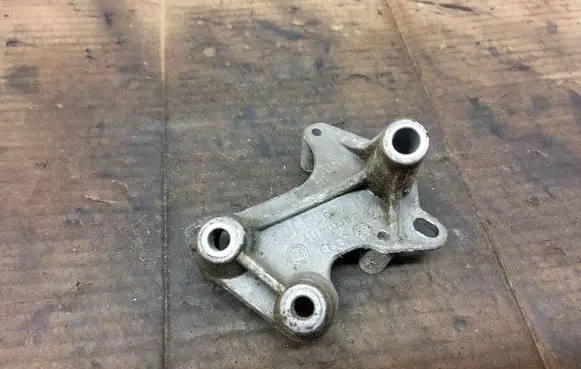Volkswagen Golf IV Other engine bay part 06A903103