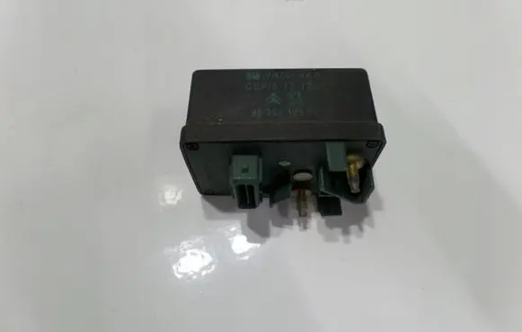 Peugeot 206 Glow plug pre-heat relay 9639912580