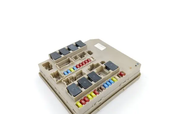 Renault Clio III Fuse module 674661C