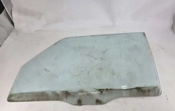 Mitsubishi Pajero Front door window glass four-door