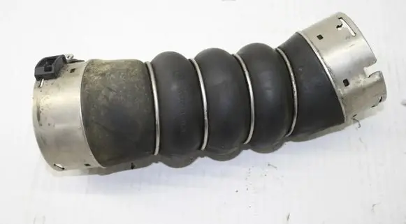 BMW 7 G11 G12 Intercooler hose/pipe 8571024