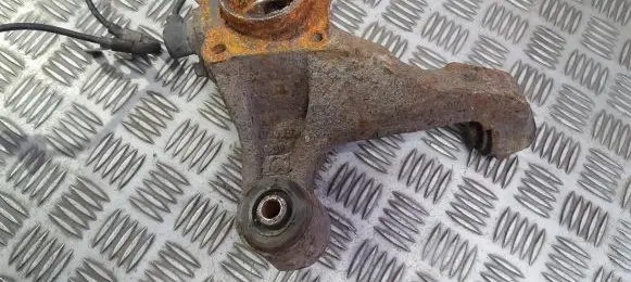 Toyota Avensis T220 Rear wheel hub