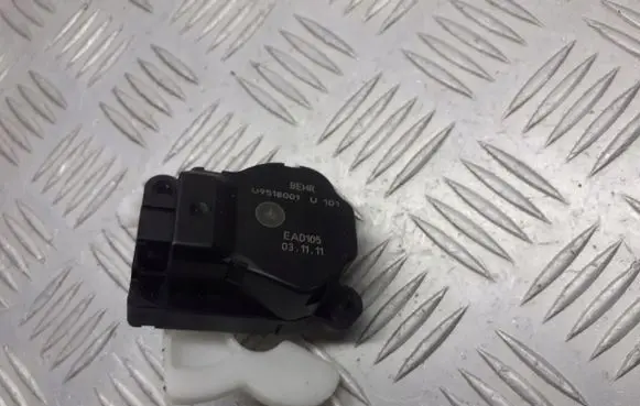 Opel Astra J A/C air flow flap actuator/motor U9518001