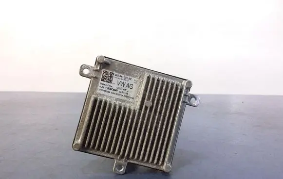 Volkswagen Golf Sportsvan Voltage converter/converter module 10101500106