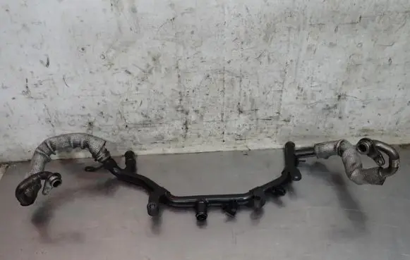 Volkswagen Touareg I Engine coolant pipe/hose