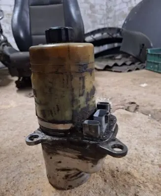 Ford C-MAX I Power steering pump 4M513K514AC