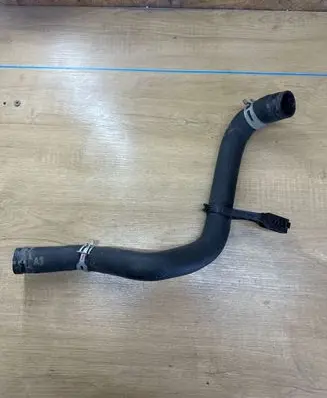 Coolant pipe/hose
