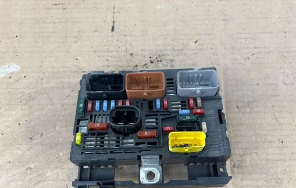 Peugeot Partner Fuse module 9664706280