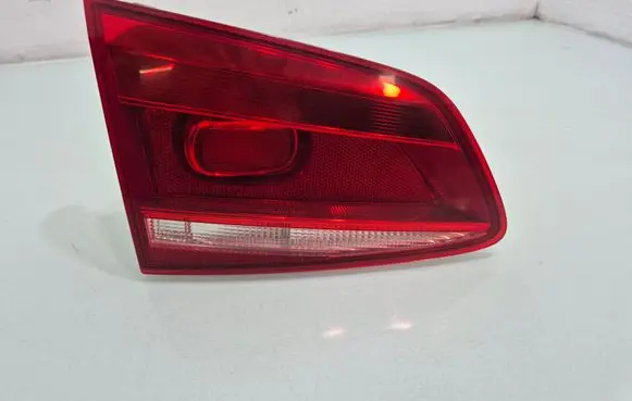 Volkswagen PASSAT B7 Tailgate rear/tail lights 