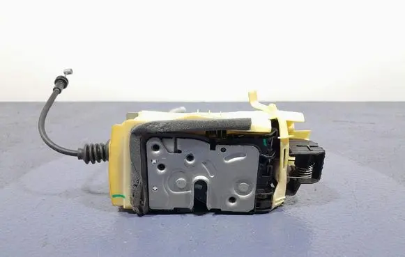 Volvo XC60 Rear door lock 32310160