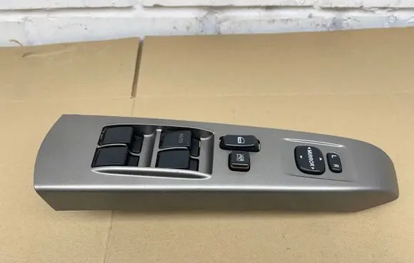 Toyota Prius (XW20) Electric window control switch 8482047021