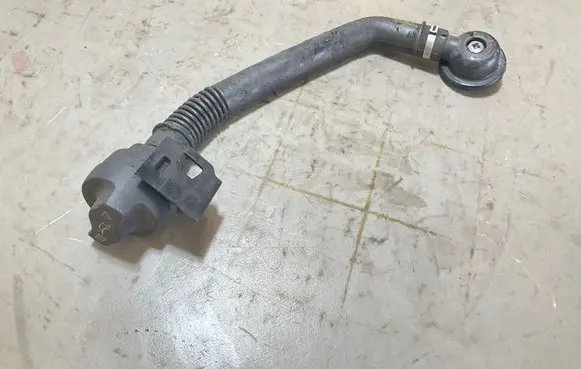 Mercedes-Benz Sprinter W906 Oil fill pipe 