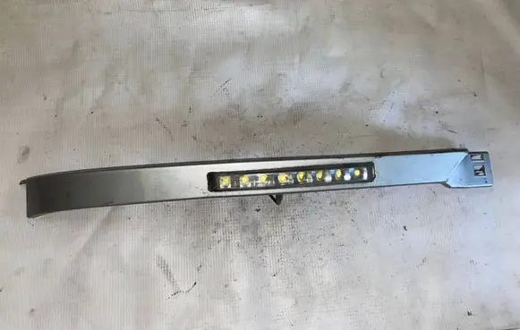 Mercedes-Benz ML W163 Under headlight/headlamp trim 1638260177 A1638260177