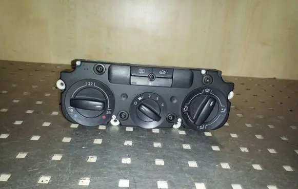 Volkswagen Touran I Climate control unit