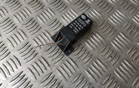 Volkswagen Transporter - Caravelle T4 Other relay 7D0957901 5SA00683406 5SA006834