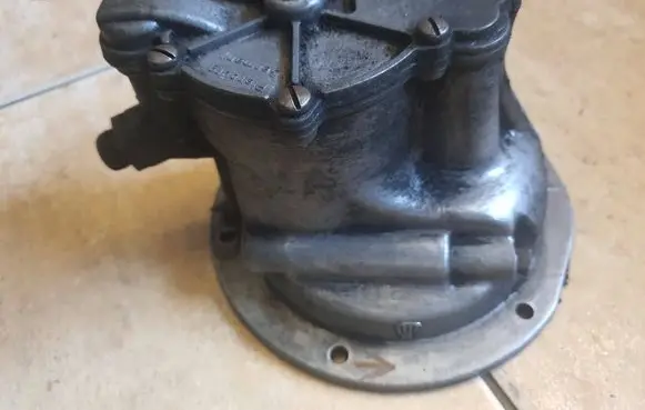 Mercedes-Benz 200 300 W123 Vacuum pump 72054700 00023013650332 0002301365