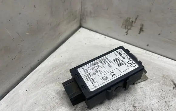 Nissan X-Trail T30 Door central lock control unit/module 28596CC0