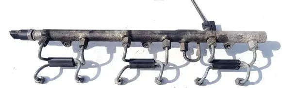 BMW 5 E39 Fuel distributor 