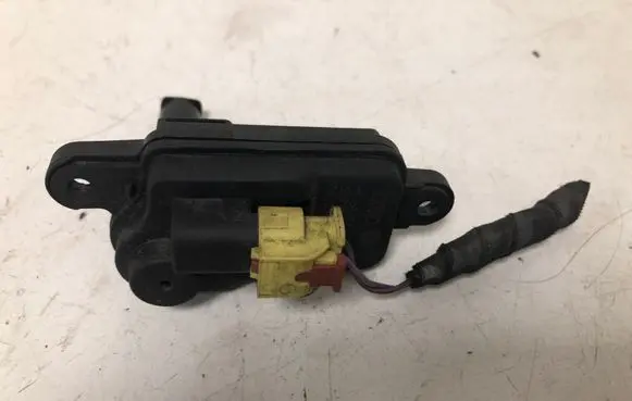 Fuel tank cap lock motor