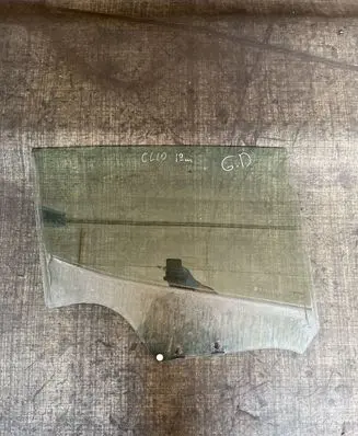 Renault Clio IV Rear door window glass