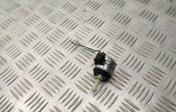 BMW 1 E81 E87 Headlight level adjustment motor 
