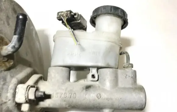 Nissan Almera N16 Master brake cylinder 22157870