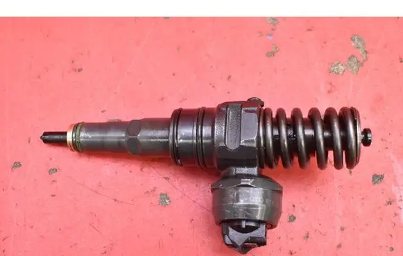 Volkswagen PASSAT B5.5 Fuel injector 0414720035