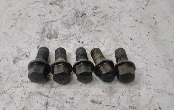 Mercedes-Benz C W204 Nuts/bolts 