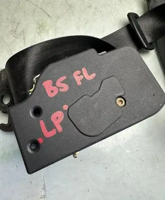 Volkswagen PASSAT B5.5 Front seatbelt 3B1857705D ALE5610841 141101