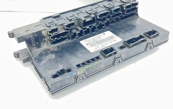 Mercedes-Benz E W211 Fuse module 2115453401 5DK00804721