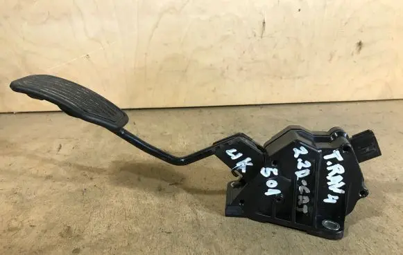 Toyota RAV 4 (XA30) Accelerator throttle pedal 7811042030 1988007280