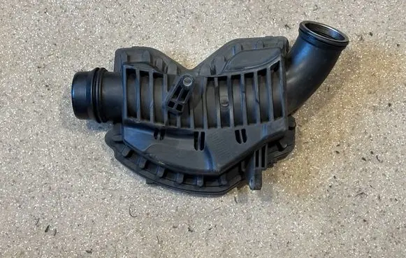 Mercedes-Benz ML W166 Intake resonator A6429970620