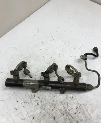 Land Rover Discovery 3 - LR3 Fuel main line pipe A2C20001330