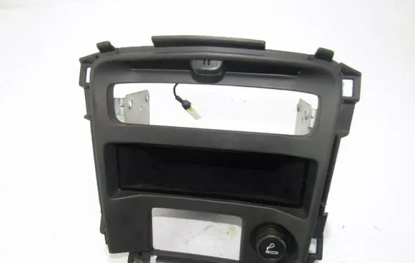 Nissan Primera Glove box 68413AV700