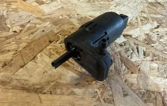 Alfa Romeo 159 Windscreen/windshield washer pump 71740942