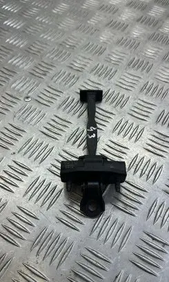Opel Astra K Rear door check strap stopper