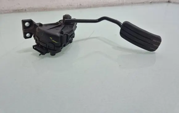 Opel Vivaro Accelerator throttle pedal 93851978