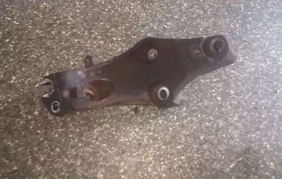 Mercedes-Benz Vito Viano W447 Engine mounting bracket A6560960500