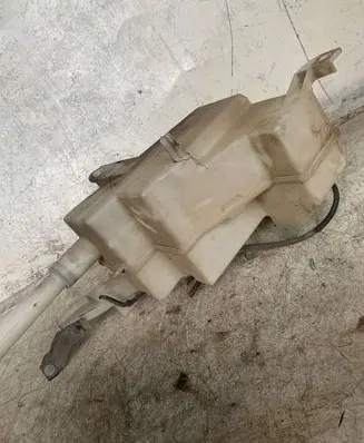 Nissan Quest Windshield washer fluid reservoir/tank