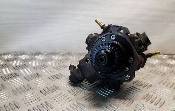 Renault Trafic III (X82) Fuel injection high pressure pump 0445010404 167008960R