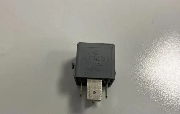 Mercedes-Benz E W211 Other relay A0025422619 V23134J52X361