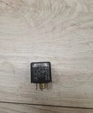 Volkswagen PASSAT B3 Other relay 00571900